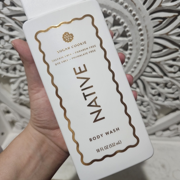 NEW Native Sugar Cookie Body Wash - White and Gold 18oz - Picture 2 of 3
